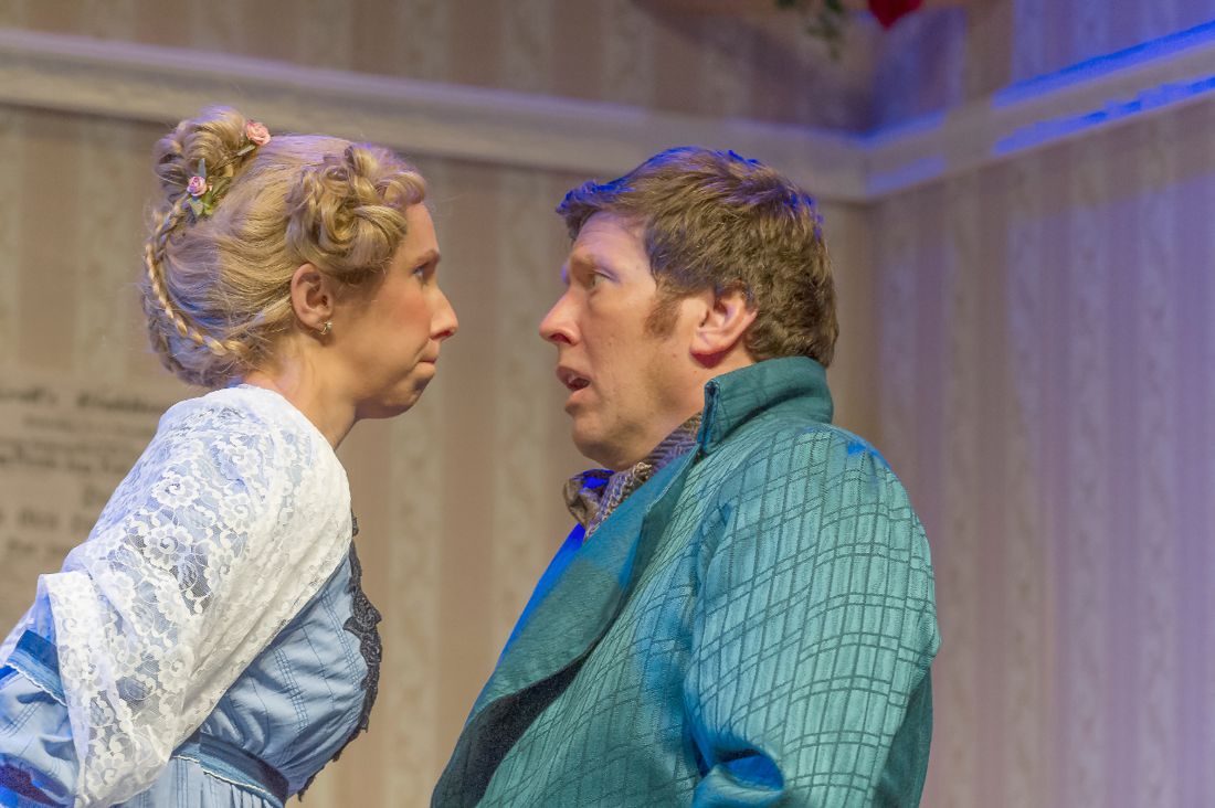 Conny Boes (Frl. Liebhartinger) und Olivier Lendl (Dir. Serenelli)
